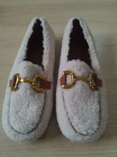 Mocassim MOTF felpudo off-with textura pelúcia -