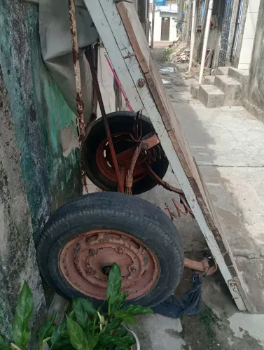 Carrosa de mão com feixo de mola lastro de madeira de lei
