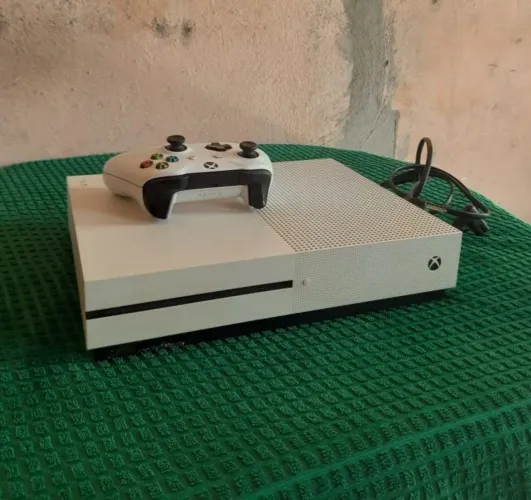 VENDO OU TROCO XBOX ONE S 1TERA E 80 JOGOS