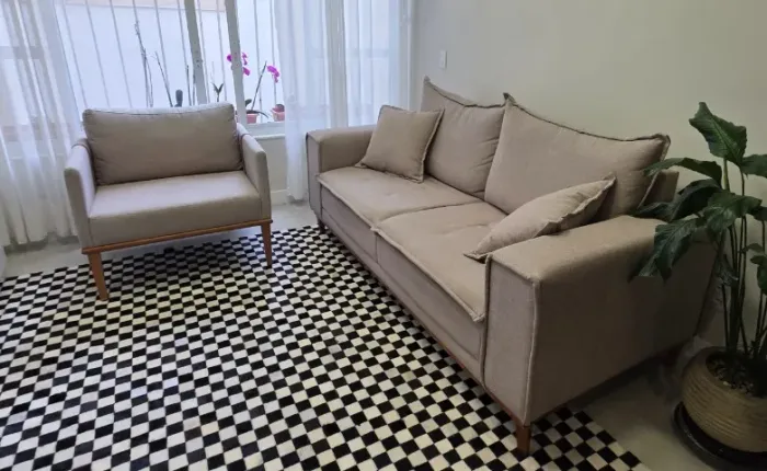 Sofá e poltrona impecáveis 