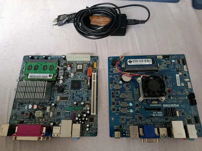 Lote de duas placas mãe MiniITX para Mini PCs