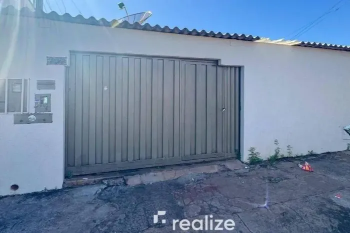 Casa disponível para locação, no coração do bairro Popular, próximo ao Supermercado Reis,