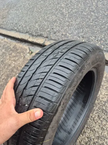 Pneu Pirelli Cinturato P1 195/60r16 R$ 200,00 reais.