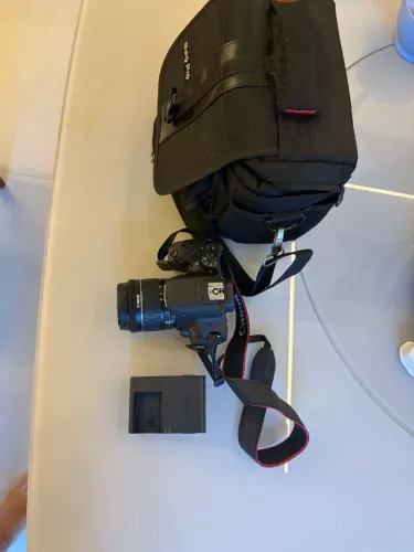 Vendo Câmera DSLR canon EOS Rebel t8i