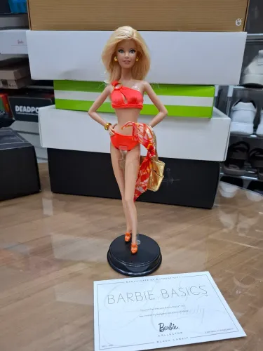 Barbie basics praia collector