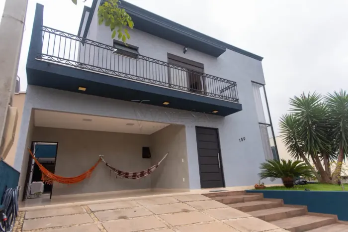 Viva com conforto e estilo em um lindo sobrado à venda no Condomínio do Bairro do Grama, e