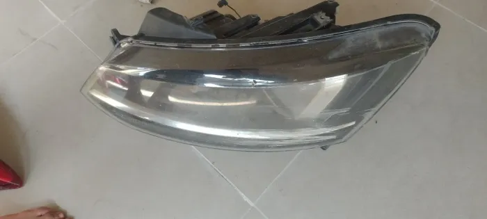 Vendo um farol do Fox 