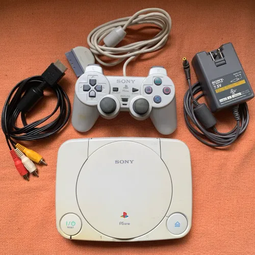 PlayStation 1 (One) + Controle + Cabos - Completo