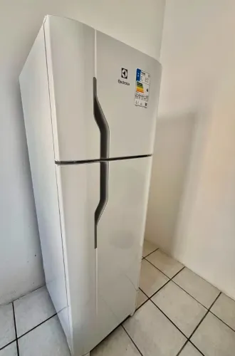 Geladeira Electrolux DC35A Branca 260L - 2 Anos de Uso (Perfeito Estado)