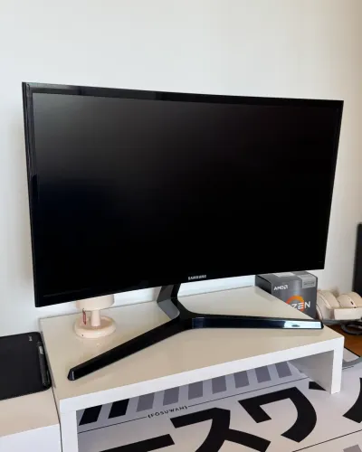 Monitor Curvo Samsung Odyssey| 24 polegadas | 1080p | 144Hz| CRG50