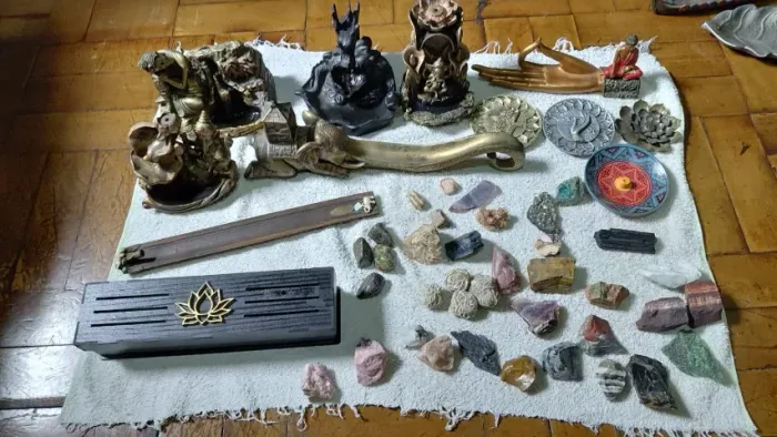 KIT Incensários + Pedras Cristais Brutos