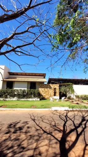 Imóvel de alto padrão à venda no exclusivo Condomínio Parque da Estalagem.