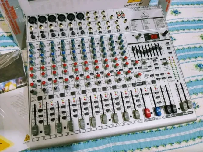 Mesa De Som Behringer Ub1832fx Pro