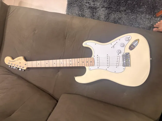 Guitarra squier com amp fender