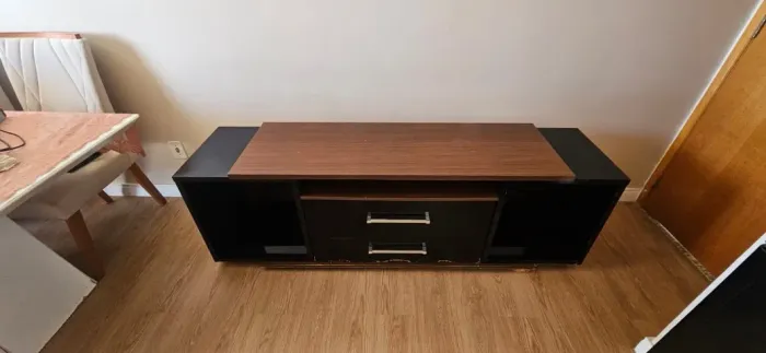 Rack Moderno Preto e Amadeirado - 1,85m por apenas R$ 230