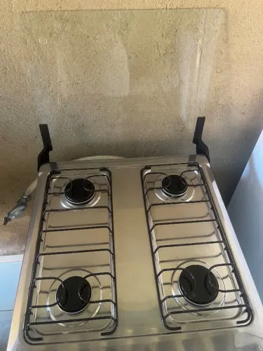 Vende-se geladeira com compressor inverter 245litros e um fogão nova 2 meses de uso