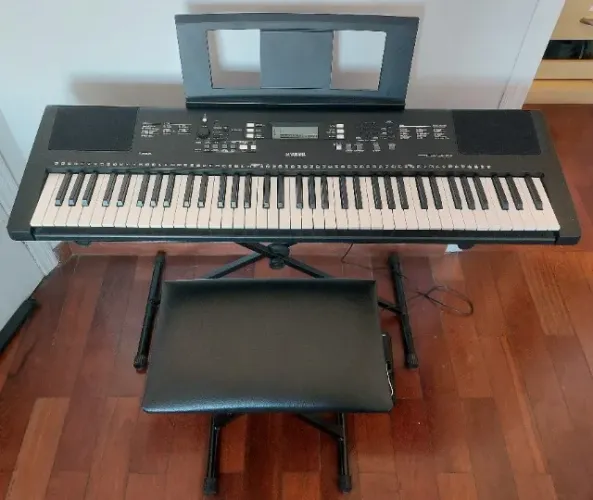 Teclado Yamaha 76 teclas PSR EW300 + Pedal + Banco + Mochila