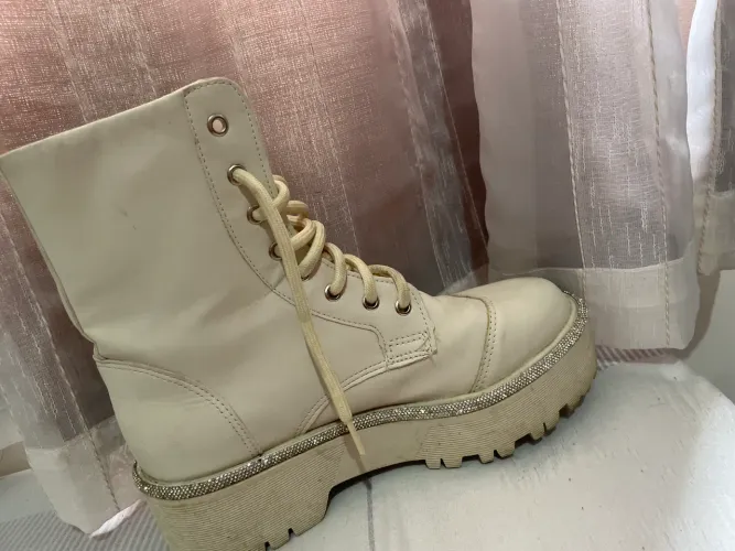 Bota off white