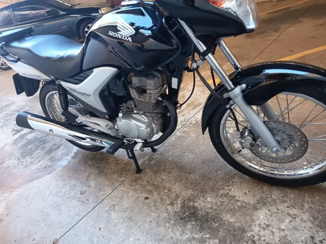 Moto TITAN 150