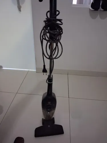 Vendo aspirador de pó electrolux 'novo e pouco usado' só tá empoeirado