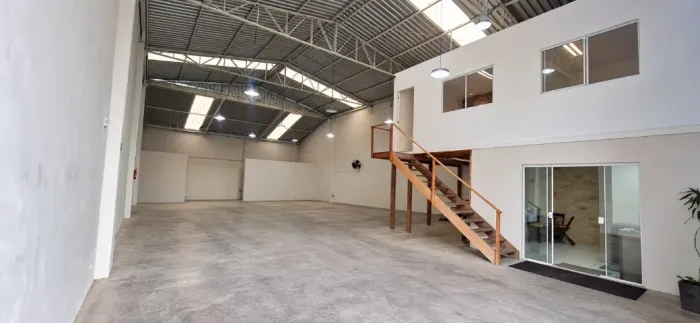 Aluguel Barracão Hauer - em torno de R$ 7 mil/mês - Ponto Comercial Completo
