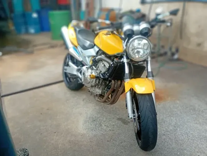 Honda CBF Hornet 600cc linda muito nova