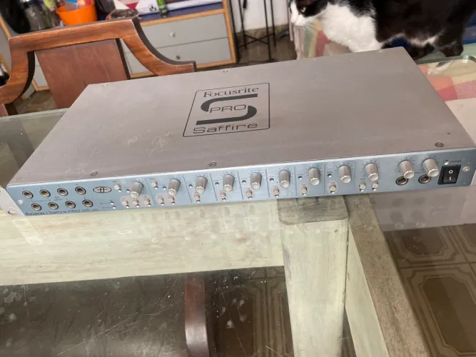 Interface de áudio focusrite safira Pro 26 para uso de peças