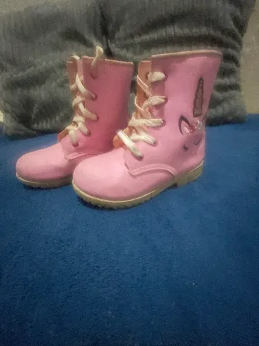 Bota infantil numeração 27 seminova usada 2vezes valor 60 reais
