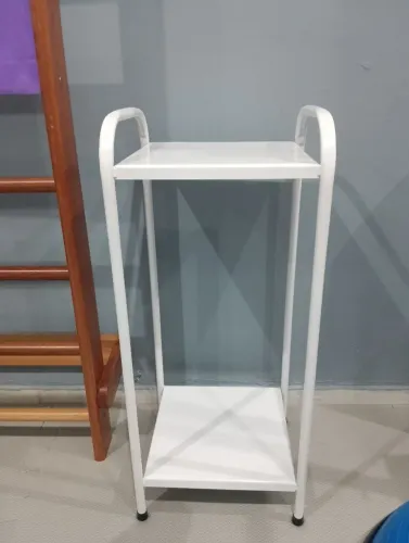 Mesa para galão dágua.