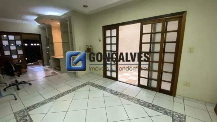 Sobrado residencial mobiliado com 2 suítes e quintal no Bairro Planalto