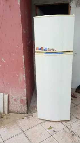 Vendo geladeira fros freer 1.000