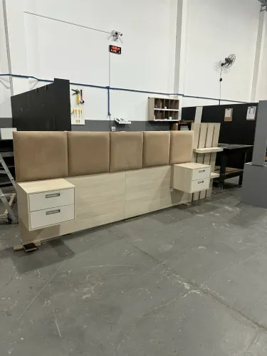Cabeceira de cama em MDF com mesas laterais