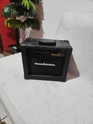 Amplificador Mackintec Maxx 15 Guitarra 110V/220V