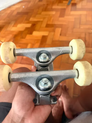 Truck de skate FAM