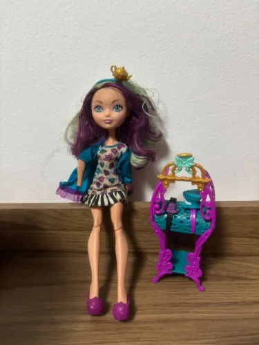 madeline hatter(sem uma mao)