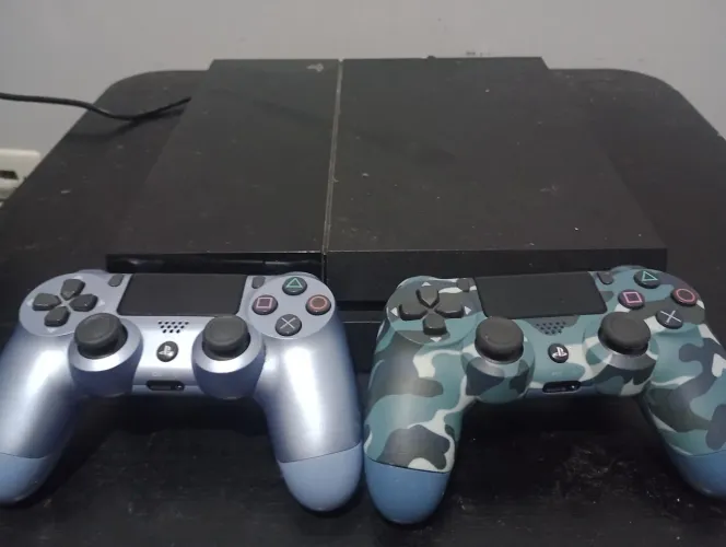 Ps4 + 2 controles 
