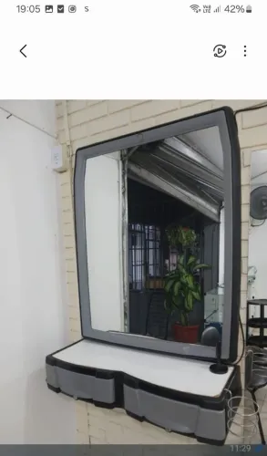 Vende-se bancadas com espelho e gavetas para salão de beleza.