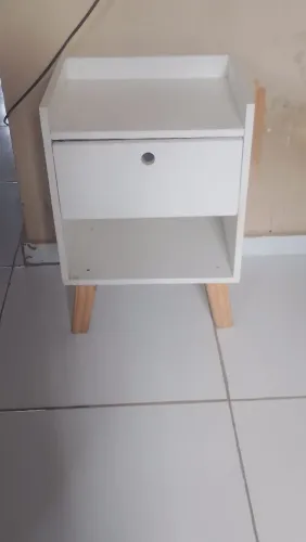 Vende-se cama para menina com criado mudo. Maca portátil e termoceira grande.