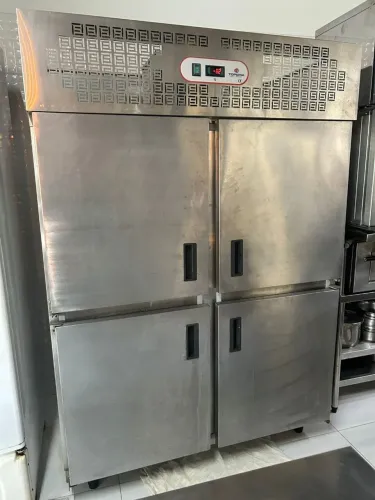 Geladeira refrigerador industrial Topema 4 portas inox