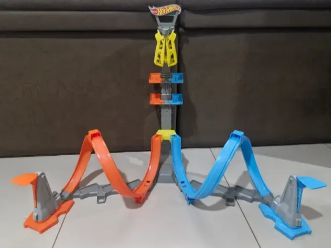 Pista Hot Wheels desafio de alturas - no estado