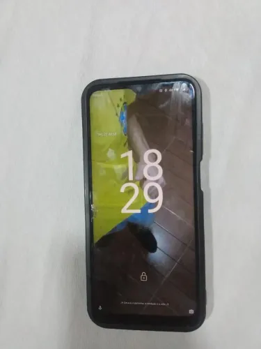 Moto e22, com detalhe na tela. Funciona perfeitamente.