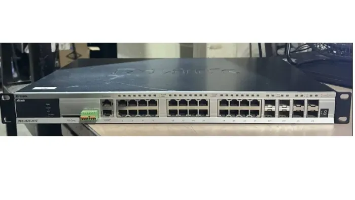 Switch D-Link DGS-3420-28TC 20 portas Gigabit RJ45 4 portas SFP+ (10Gb)