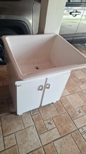Tanque de roupa com armario