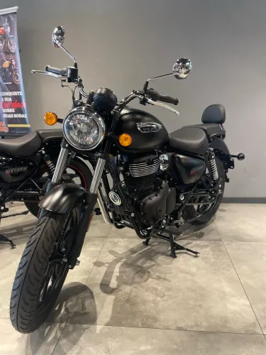 Meteor 350 - Danielle