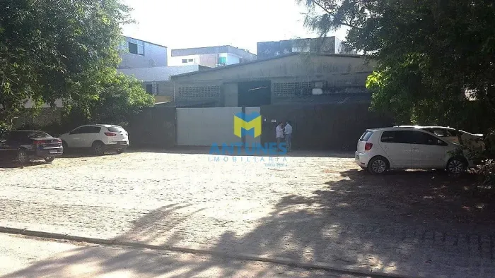 Alugue Galpão em Candeias próximo ao atacadão, com 600m²