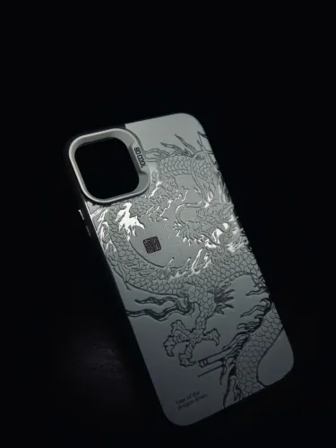 Capa para IPhone 12 Dragão - Na cor Branca