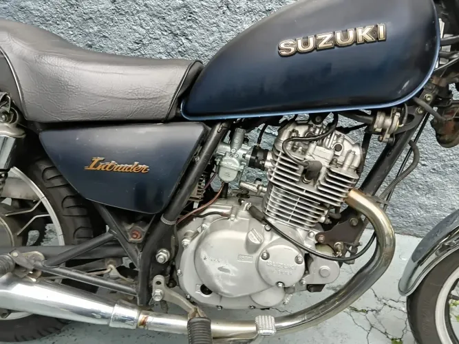Suziki intruder 125