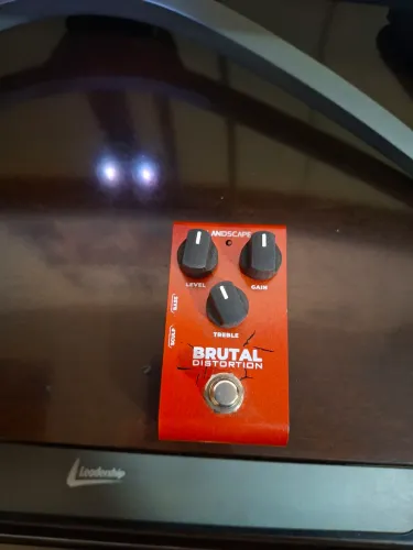 BRUTAL  distorções pedal de guitarra