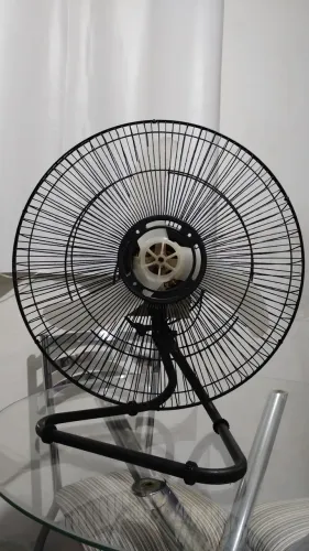 Ventilador ven Delta 50 cm usa na bancada ao mesmo tempo na parede