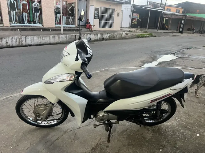 Honda Biz 110i 2022 Branca - Revisada + Pneus Novos!